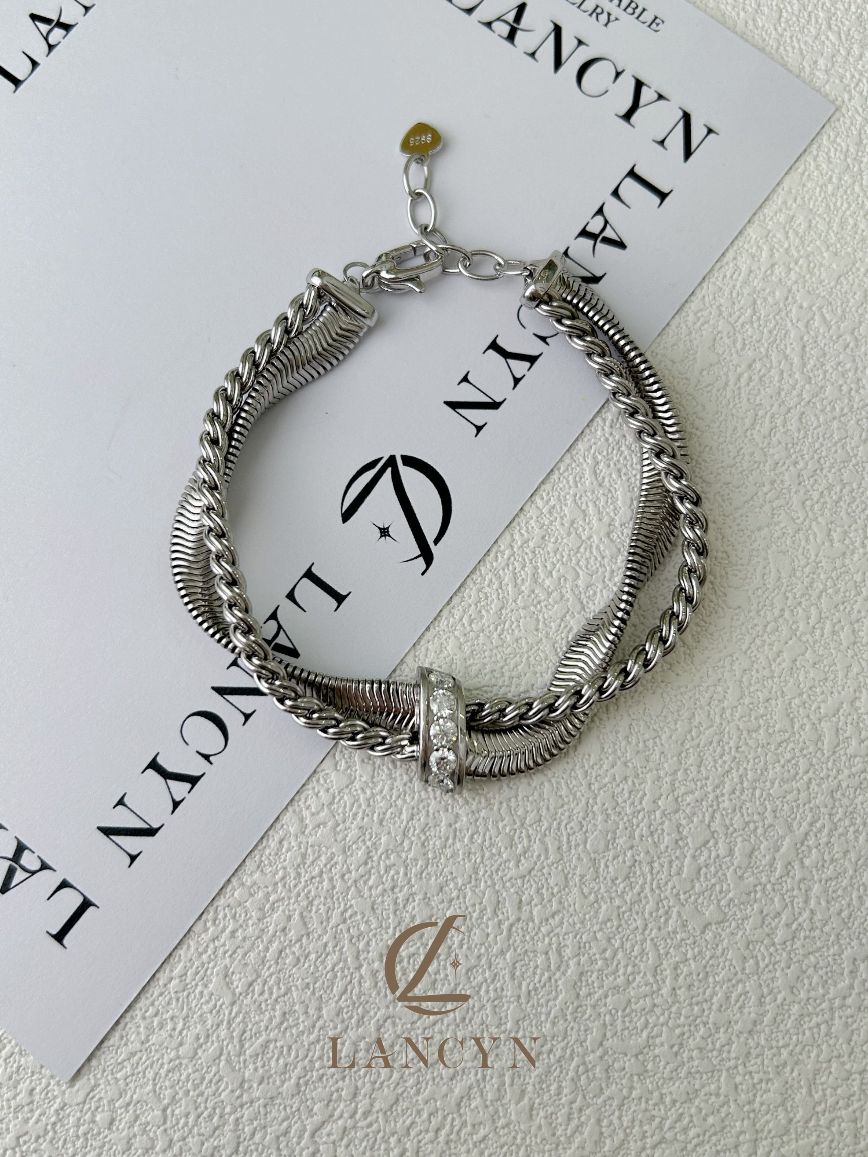 Unlock Timeless Elegance: Our Artisana Bracelet with Movable Gemstones—A Rare Gem for Discerning European Shoppers