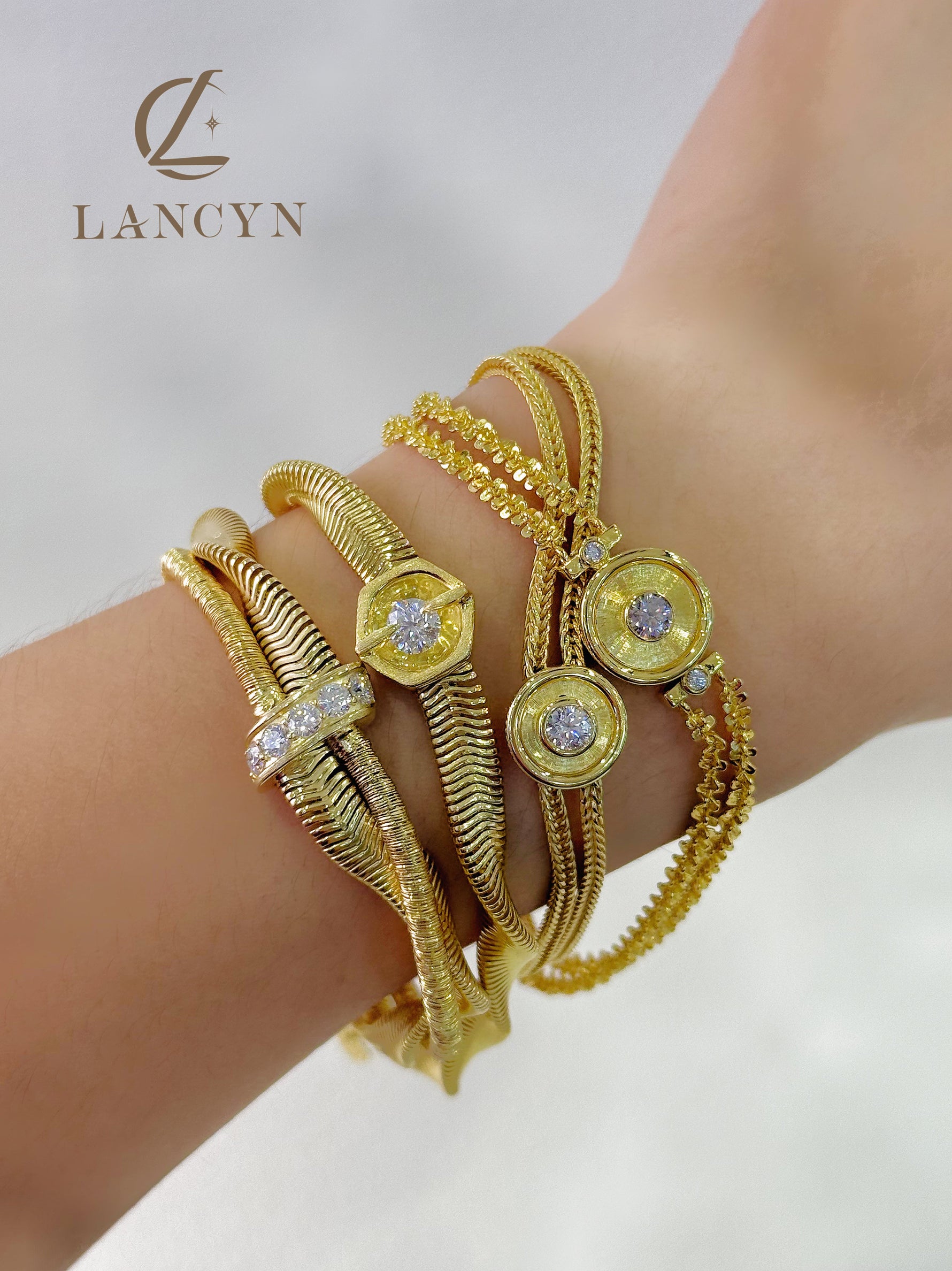 The Dynamic Diamond Bracelet: Where Movement Meets Modern Craftsmanship