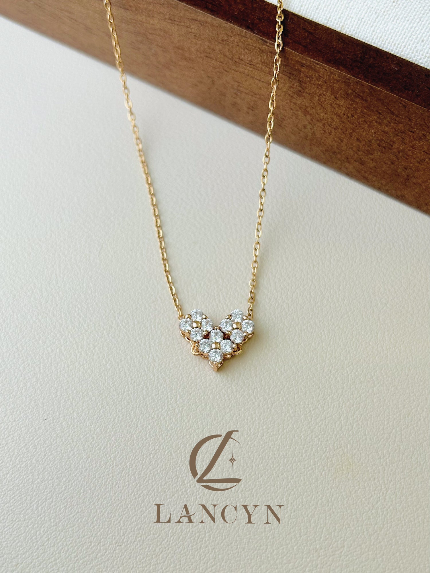 Heart-shaped diamond necklace
