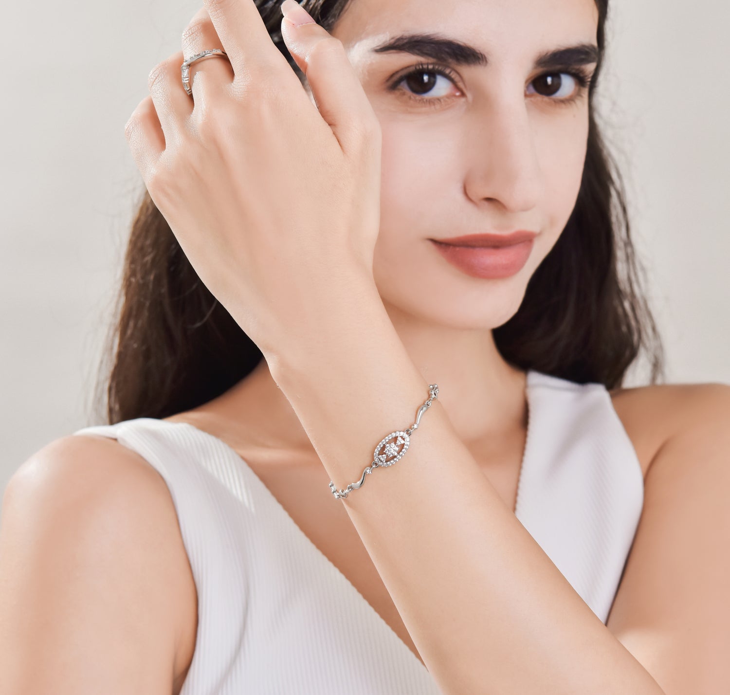 Light luxury retro bracelet