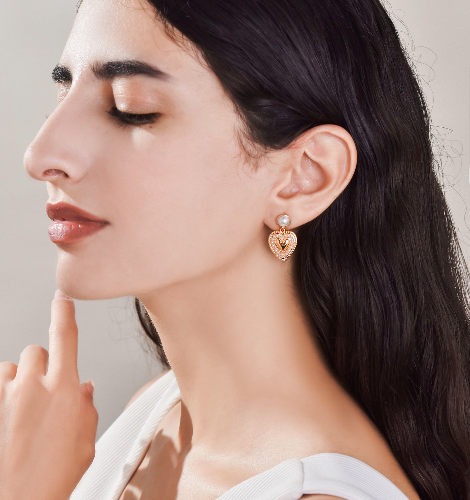 Heart-shaped geometric pearl earrings