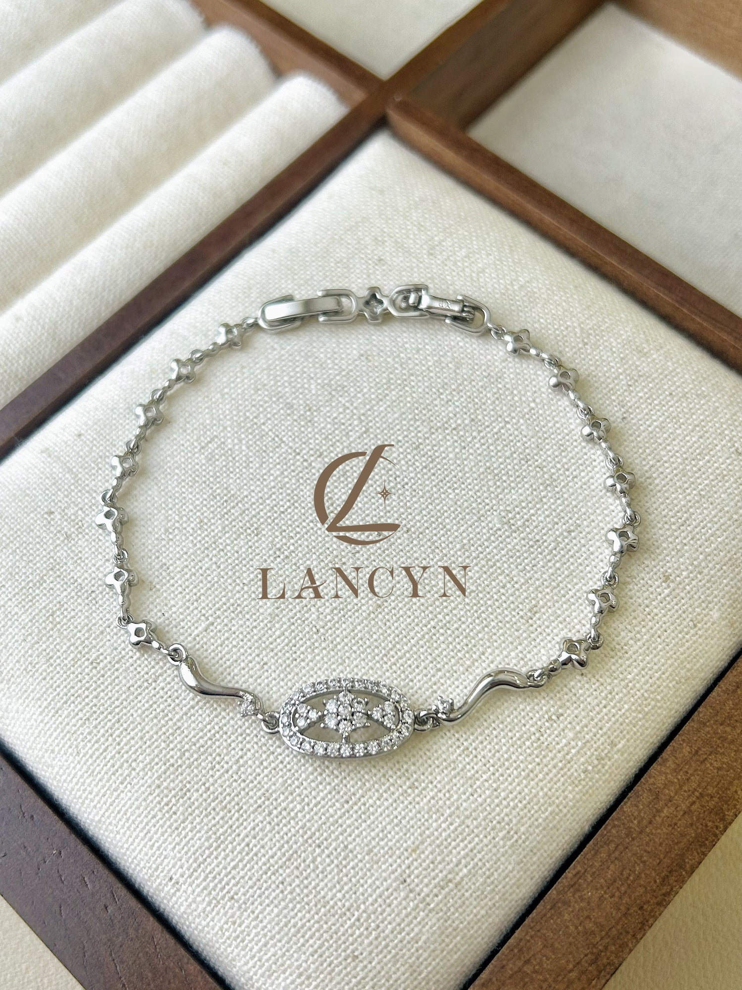 Light luxury retro bracelet